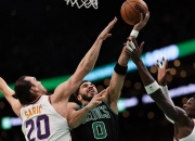 凯尔特人三巨头联手，欧文得分突破，迎来胜利冲击季后赛！